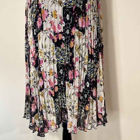 Essentials By Milano Dress. Size 6 - Picture 3 of 11